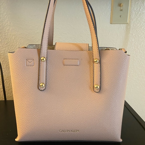 Calvin Klein Handbags - Calvin Klein crossbody